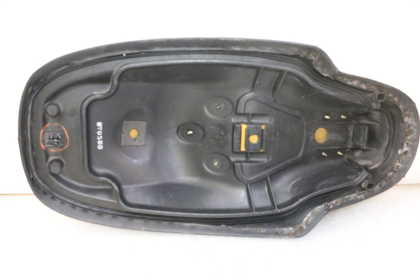 photo de SELLE KYMCO GRAND DINK 125 (2008 - 2014) - Vue d’ensemble
