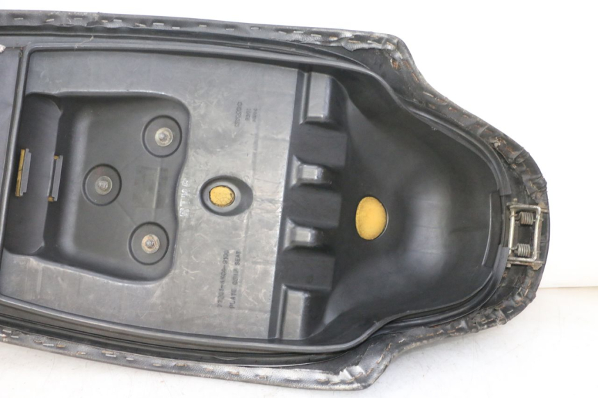 photo de SELLE KYMCO GRAND DINK 125 (2002 - 2007) - Vue rapprochée