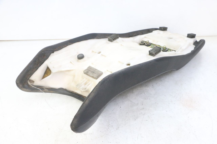 photo de SELLE SUZUKI GS GSE 500 (2001 - 2003) - Détail de la pièce