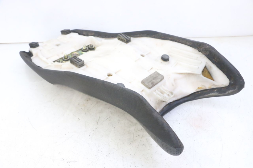 photo de SELLE SUZUKI GS GSE 500 (2001 - 2003) - Zoom état d’usage