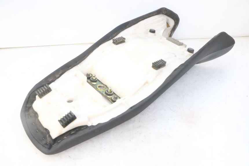 photo de SELLE SUZUKI GS GSE 500 (2001 - 2003) - Autre angle de vue