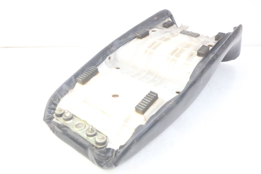 photo de SELLE SUZUKI GSX-F GSX  F 1100 (1988 - 1994) - Gros plan technique