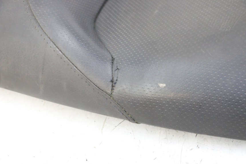 photo de SELLE HONDA FES S-WING SWING ABS 125 (2007 - 2015) - Détail de la pièce