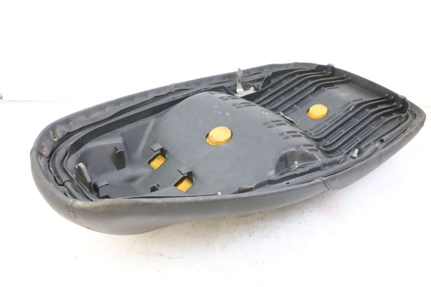 photo de SELLE HONDA FES S-WING SWING ABS 125 (2007 - 2015) - Vue rapprochée