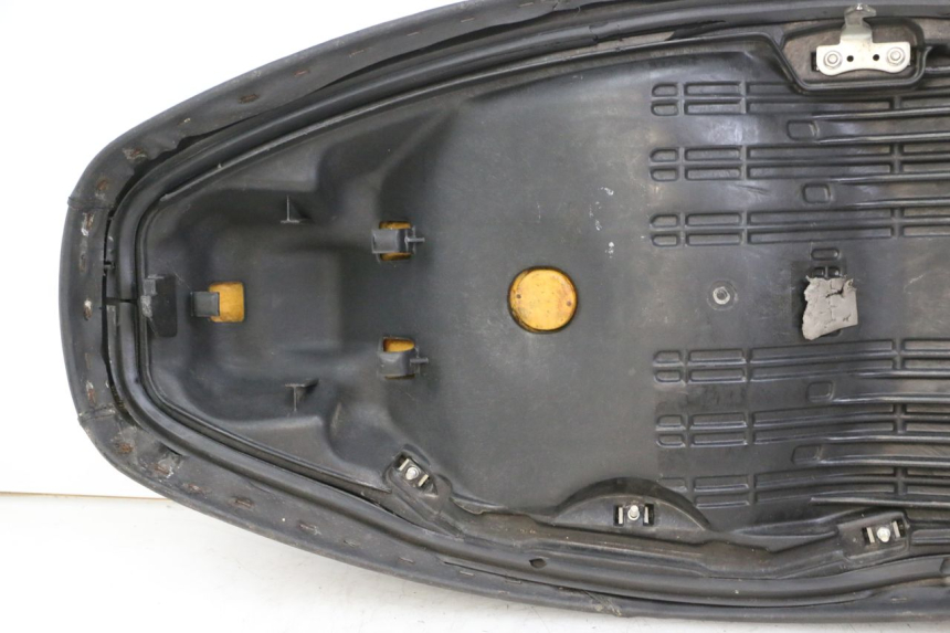 photo de SELLE HONDA FES S-WING SWING ABS 125 (2007 - 2015) - Photo complémentaire