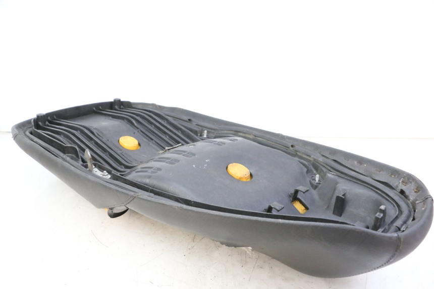 photo de SELLE HONDA FES S-WING SWING ABS 125 (2007 - 2015) - Marquages et références