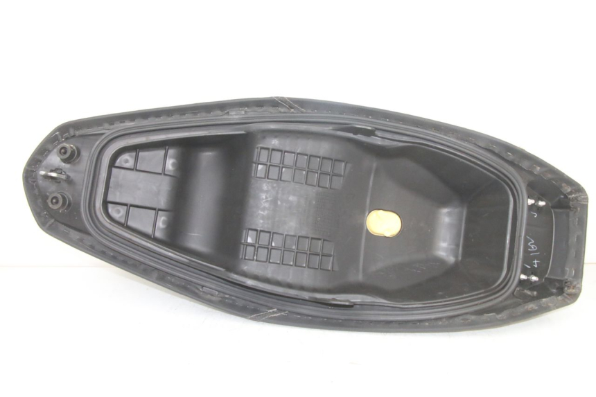 photo de SELLE HONDA PCX (JF57/JF64) 125 (2014 - 2018) - Marquages et références