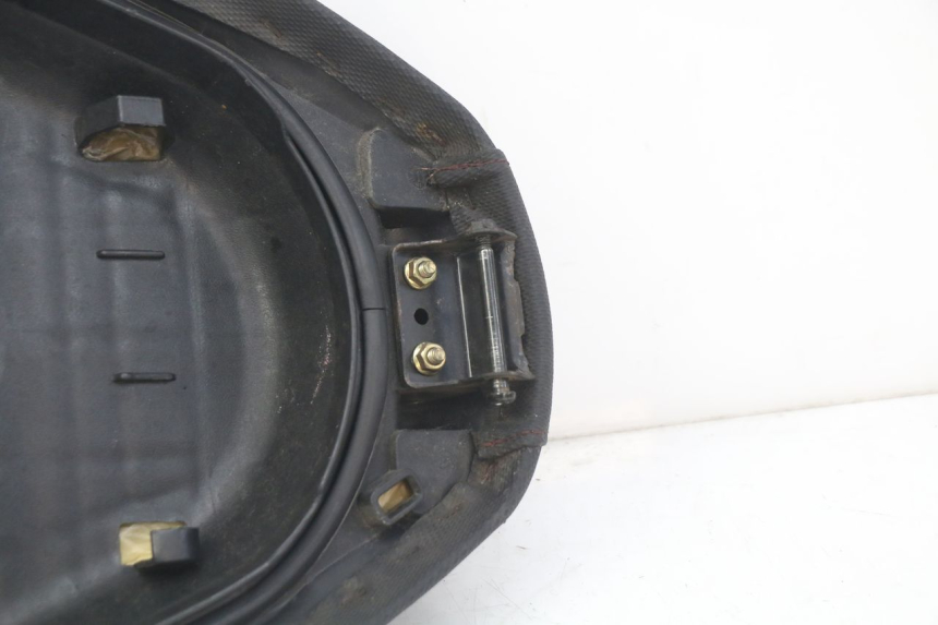 photo de SELLE SYM JET EURO X 2T 50 (2003 - 2007) - Zoom état d’usage