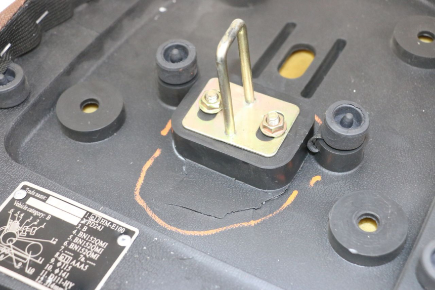 photo de SELLE JM MOTORS VX 125 (2022 - 2025) - Points de fixation