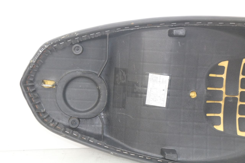 photo de SELLE PEUGEOT KISBEE 2T 50 (2010 - 2017) - Détails caractéristiques