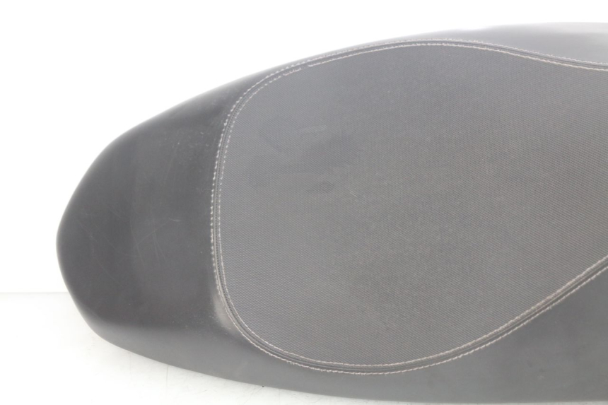 photo de SELLE PEUGEOT KISBEE 2T 50 (2010 - 2017) - Photo complémentaire