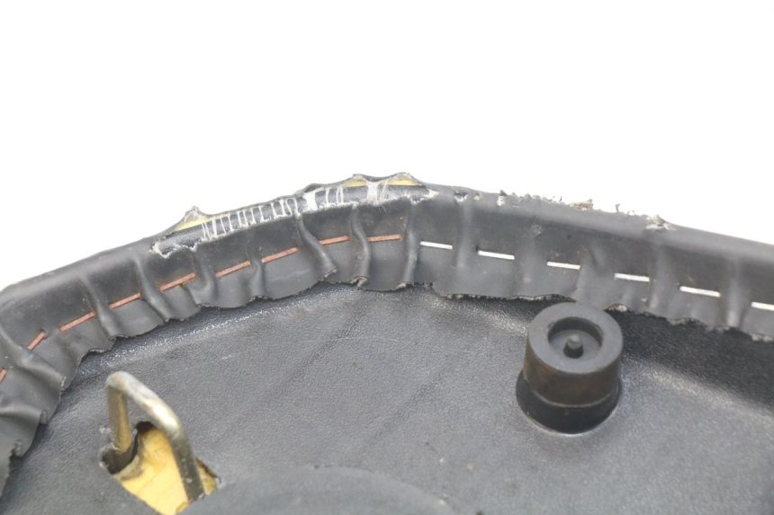 photo de SELLE PEUGEOT KISBEE 2T 50 (2010 - 2017) - Zoom état d’usage