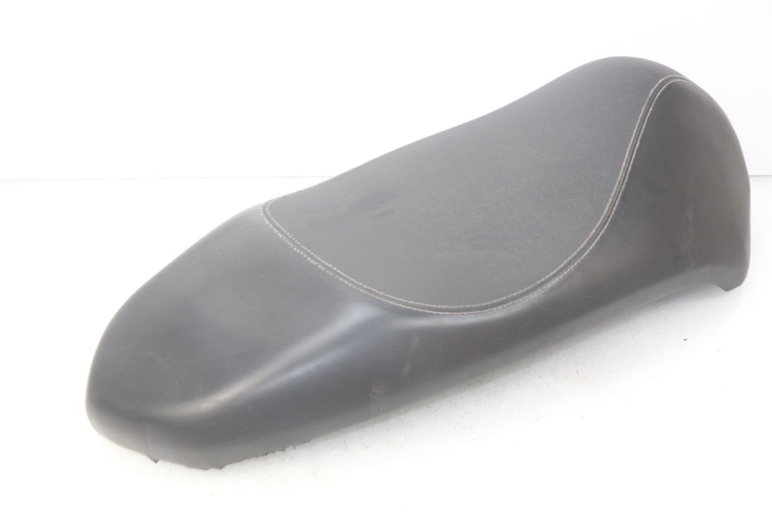 photo de SELLE PEUGEOT KISBEE 2T 50 (2010 - 2017) - Vue d’ensemble