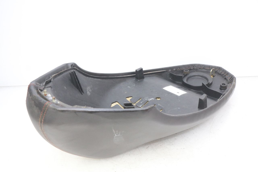 photo de SELLE PEUGEOT KISBEE 2T 50 (2010 - 2017) - Détails caractéristiques