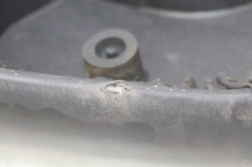 photo de SELLE PEUGEOT KISBEE 2T 50 (2010 - 2017) - Vue rapprochée