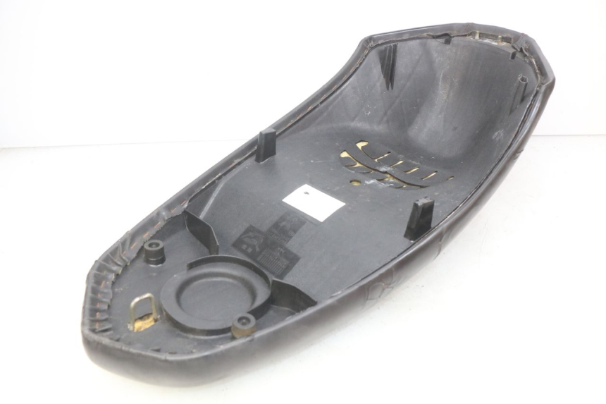 photo de SELLE PEUGEOT KISBEE 2T 50 (2010 - 2017) - Photo complémentaire