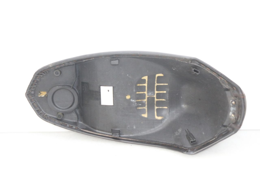 photo de SELLE PEUGEOT KISBEE 2T 50 (2010 - 2017) - Zoom qualité