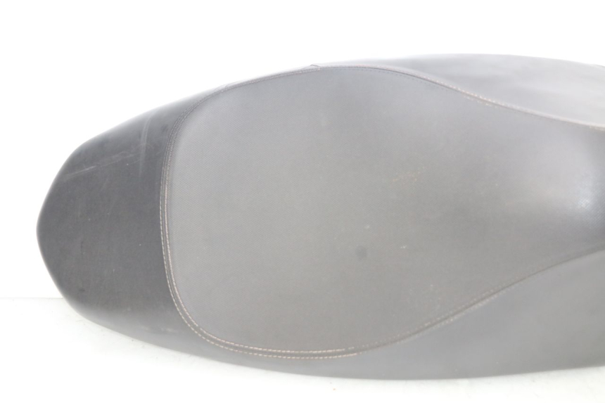 photo de SELLE PEUGEOT KISBEE 2T 50 (2010 - 2017) - Aperçu profil