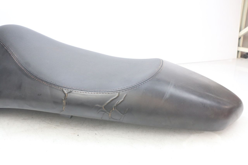 photo de SELLE PEUGEOT KISBEE 2T 50 (2010 - 2017) - Gros plan technique