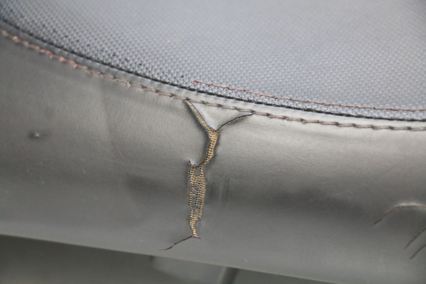 photo de SELLE PEUGEOT KISBEE 2T 50 (2010 - 2017) - Vue d’ensemble