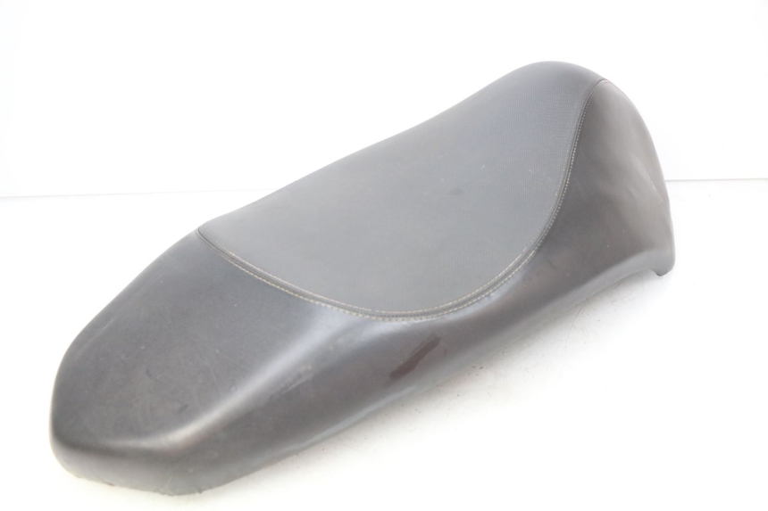 photo de SELLE PEUGEOT KISBEE 2T 50 (2010 - 2017) - État de surface