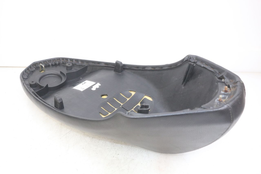 photo de SELLE PEUGEOT KISBEE 2T 50 (2010 - 2017) - Vue rapprochée