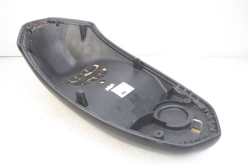 photo de SELLE PEUGEOT KISBEE 2T 50 (2010 - 2017) - Marquages et références
