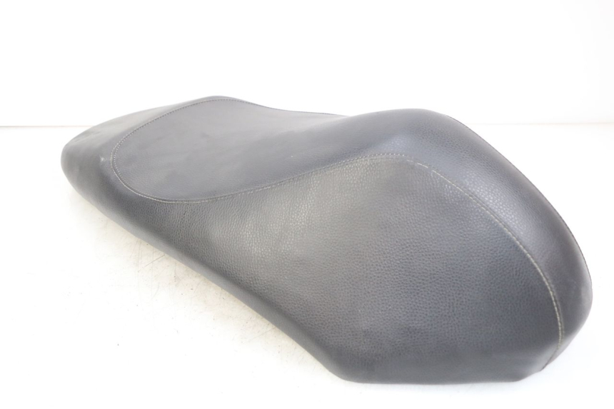 photo de SELLE PEUGEOT KISBEE 2T 50 (2010 - 2017) - Détail de la pièce