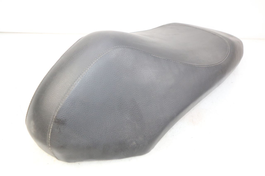 photo de SELLE PEUGEOT KISBEE 2T 50 (2010 - 2017) - Gros plan technique