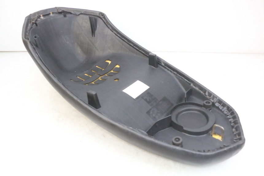 photo de SELLE PEUGEOT KISBEE 2T 50 (2010 - 2017) - Vue d’ensemble