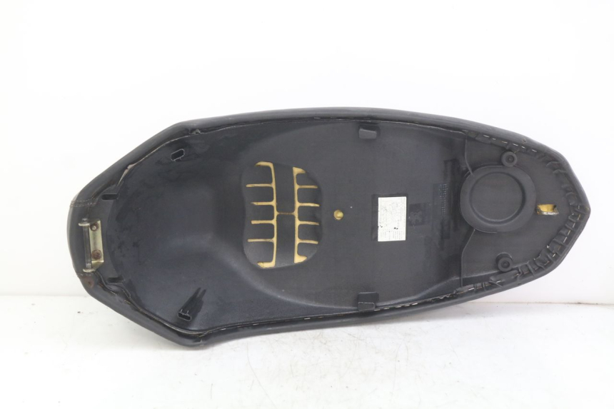 photo de SELLE PEUGEOT KISBEE 2T 50 (2010 - 2017) - Gros plan technique