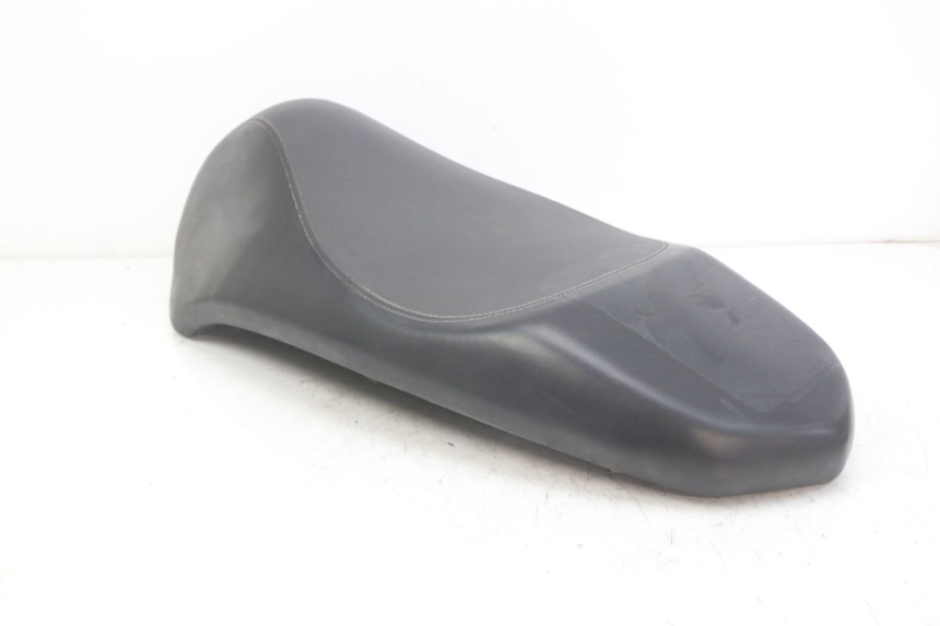 photo de SELLE PEUGEOT KISBEE 2T 50 (2010 - 2017) - Vue d’ensemble