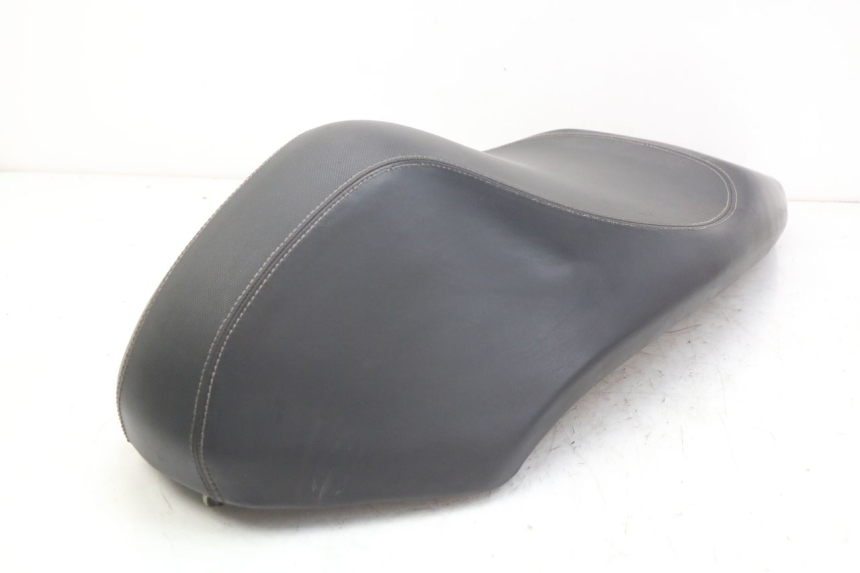 photo de SELLE PEUGEOT KISBEE 2T 50 (2010 - 2017) - État de surface