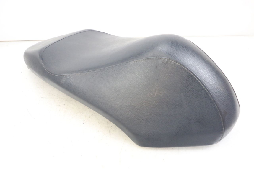 photo de SELLE PEUGEOT KISBEE 2T 50 (2018 - 2022) - Détail de la pièce