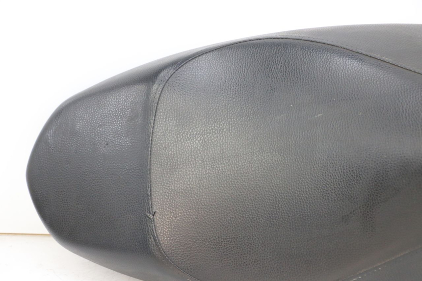 photo de SELLE PEUGEOT KISBEE 2T 50 (2018 - 2022) - Vue rapprochée