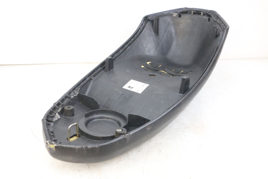 photo de SELLE PEUGEOT KISBEE 2T 50 (2018 - 2022) - Points de fixation