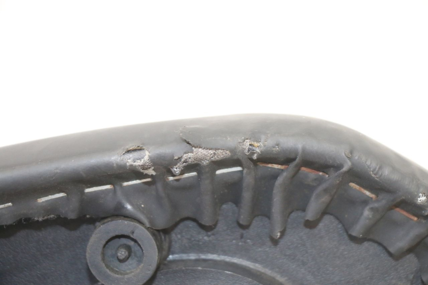 photo de SELLE PEUGEOT KISBEE 2T 50 (2010 - 2017) - État de surface