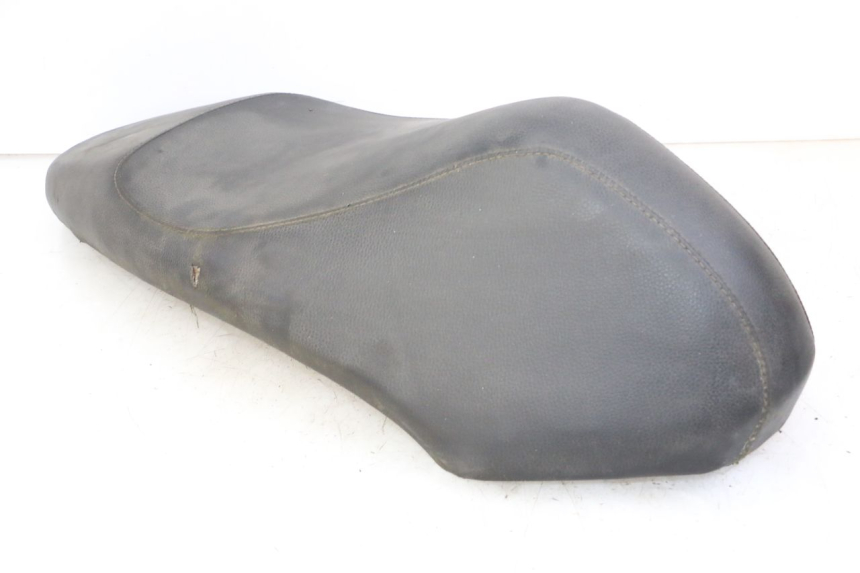 photo de SELLE PEUGEOT KISBEE 2T 50 (2010 - 2017) - Détails caractéristiques