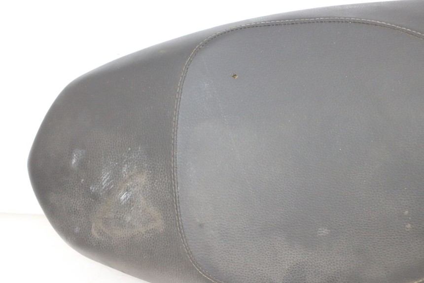 photo de SELLE PEUGEOT KISBEE 2T 50 (2010 - 2017) - Zoom qualité