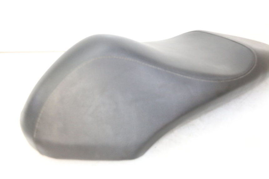 photo de SELLE PEUGEOT KISBEE 2T 50 (2010 - 2017) - Détail de la pièce