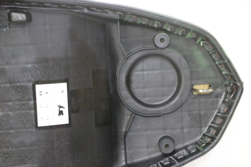 photo de SELLE PEUGEOT KISBEE 2T 50 (2010 - 2017) - Zoom composants