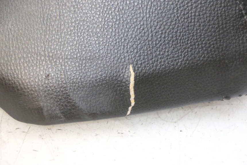 photo de SELLE PEUGEOT KISBEE 2T 50 (2010 - 2017) - Gros plan technique