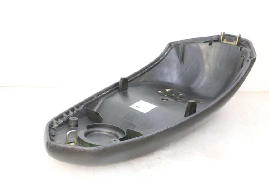 photo de SELLE PEUGEOT KISBEE 2T 50 (2010 - 2017) - État de surface
