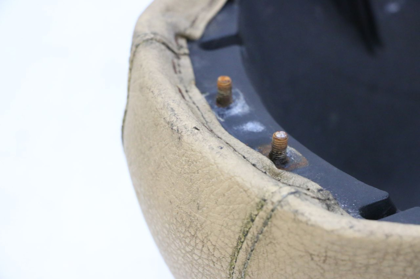 photo de SELLE PEUGEOT KISBEE 2T 50 (2010 - 2017) - Vue d’ensemble