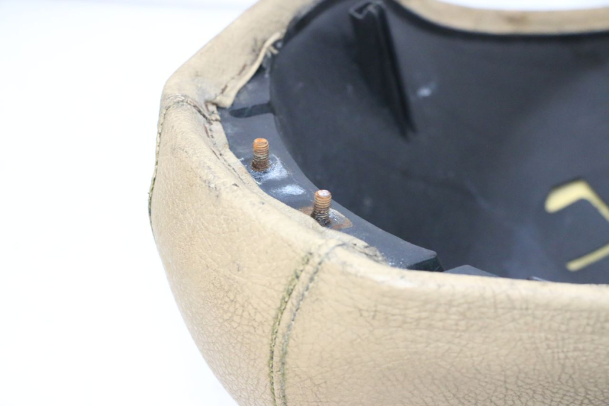 photo de SELLE PEUGEOT KISBEE 2T 50 (2010 - 2017) - État de surface