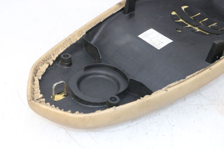 photo de SELLE PEUGEOT KISBEE 2T 50 (2010 - 2017) - Marquages et références