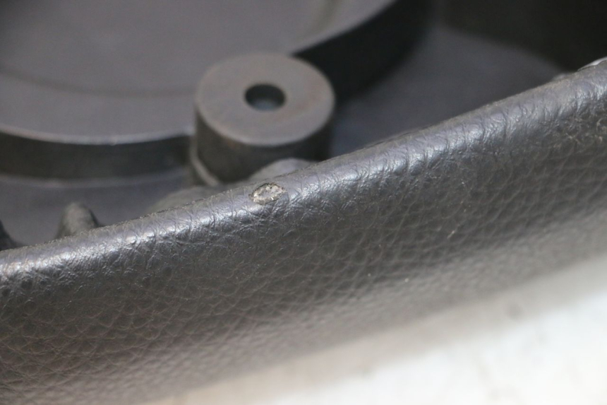 photo de SELLE PEUGEOT KISBEE 2T 50 (2018 - 2022) - Autre angle de vue