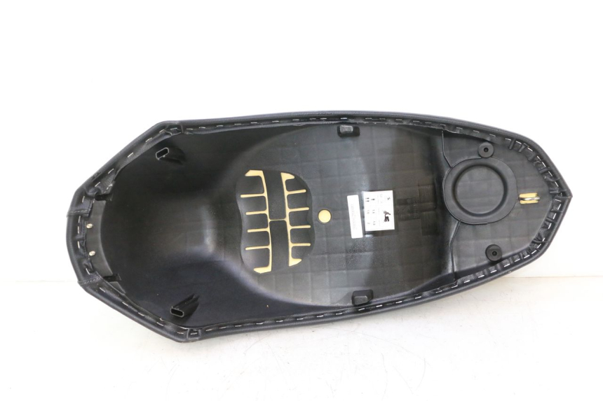 photo de SELLE PEUGEOT KISBEE 2T 50 (2018 - 2022) - Gros plan technique