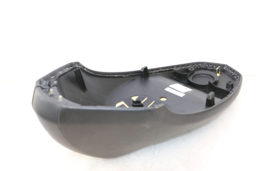 photo de SELLE PEUGEOT KISBEE 2T 50 (2018 - 2022) - Points de fixation