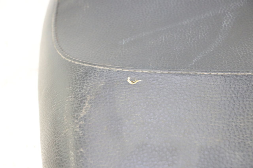 photo de SELLE PEUGEOT KISBEE 2T 50 (2010 - 2017) - Photo complémentaire
